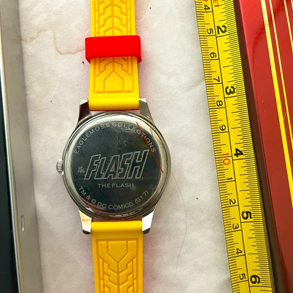 Authentic Eaglemoss DC Comic The Flash watch - Picture 5 of 6